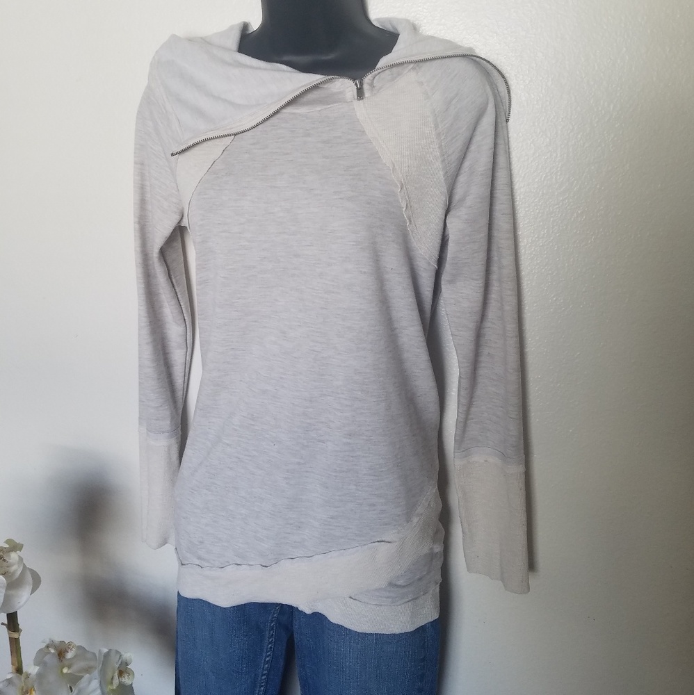 Maurices tan and cream sweatshirt m euc